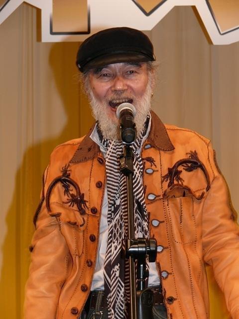 吉高由里子“老人パワー”に圧倒 「ロボジー」史上最高齢試写会