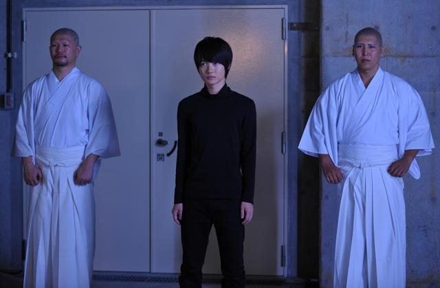 当麻と瀬文の前に立ちはだかる一十一役の神木隆之介