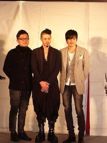 オダギリジョー、書き初めで主演作「マイウェイ」の大ヒットを祈願