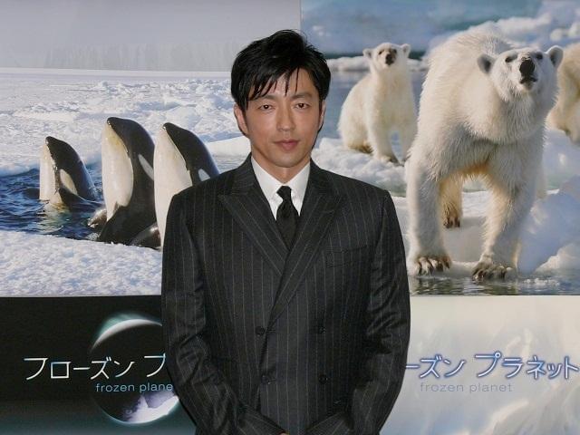 南極から生中継を行う大沢たかお