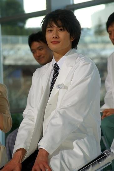 連ドラかけ持ち長谷川博己、ミタことないほど浮世離れした役