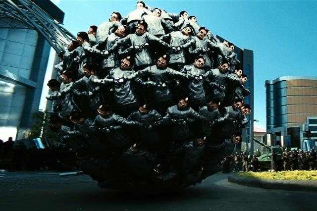 想像を絶するアクションの嵐 インド映画「ロボット」予告公開