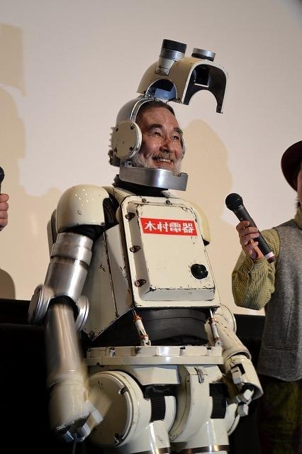 五十嵐信次郎「ロボジー」姿披露するも「やっぱり着なきゃ良かった」