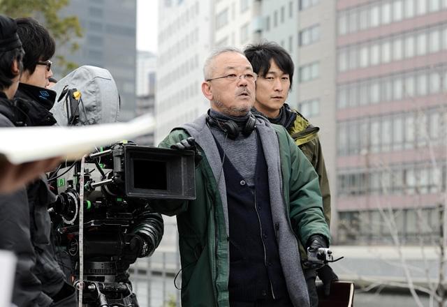 妻夫木聡主演×井筒和幸監督、高村薫「黄金を抱いて翔べ」映画化