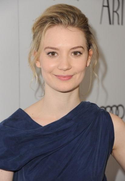 ジェシー・アイゼンバーグ主演の新作コメディにミア・ワシコウスカ