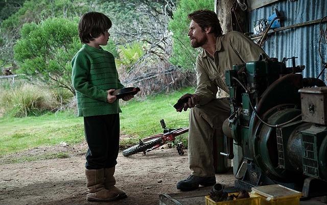 W・デフォー、入浴中に子ども乱入!?「ハンター」本編独占公開