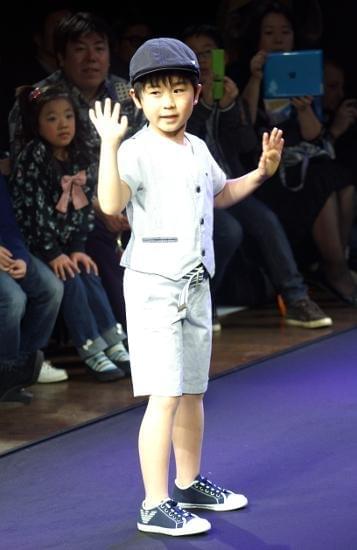 福くん「すごく緊張…」 アルマーニでモデルデビュー