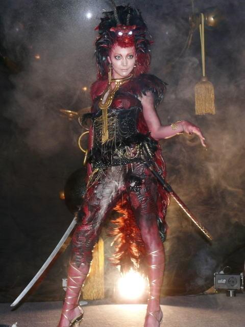 土屋アンナ“ドラゴン”に変身、石井竜也プロデュースでメイク＆衣装2000万円