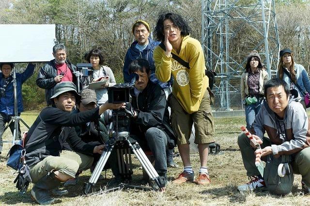 「キツツキと雨」小栗旬が劇中で監督するゾンビ映画の予告公開！