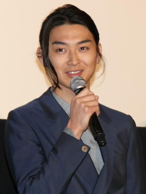 松田翔太、客席の“半笑い”に手応え 「アフロ田中」初日