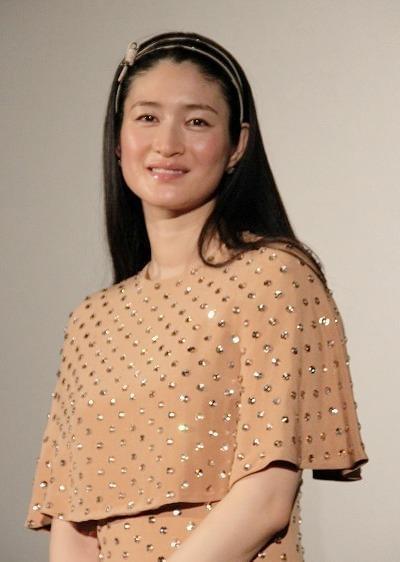 場内のちびっ子たちに満面の笑みを向ける小雪