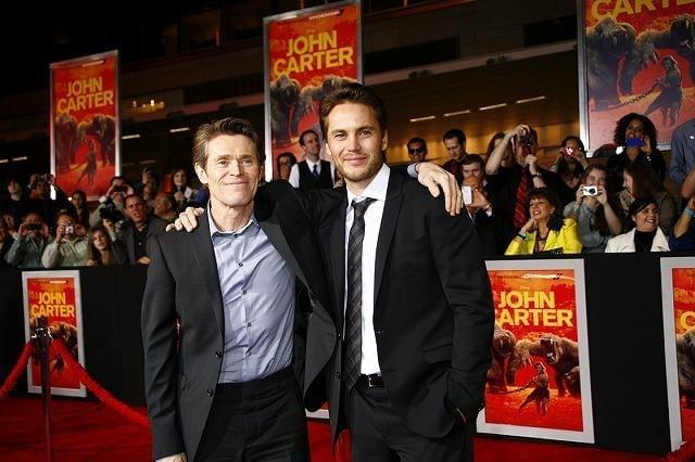 （左より）ウィレム・デフォーとテイラー・キッチュの息もぴったり！