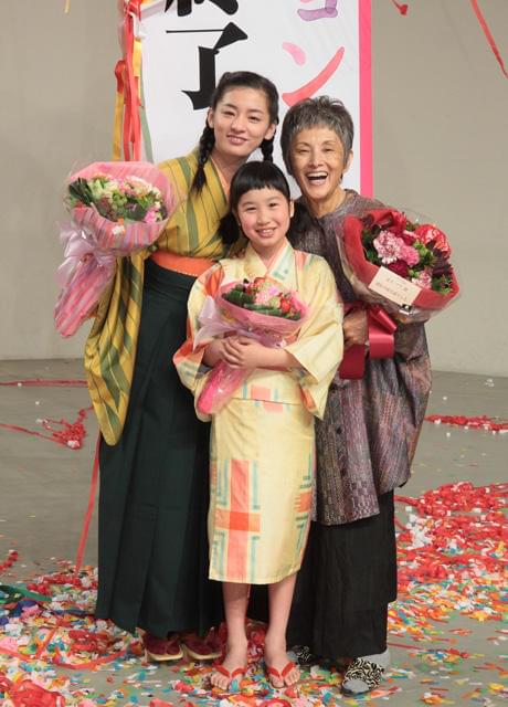 尾野真千子、笑顔の「カーネーション」クランクアップ