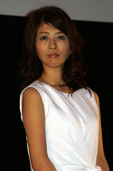 ナンパされちゃった？ 内山理名、市川由衣がカナダで混浴体験