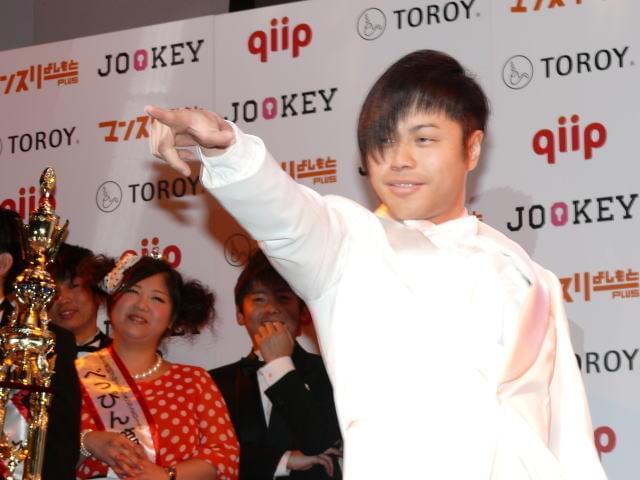 「よしもと男前」ピース綾部が初の首位！ 熟女票が後押し？