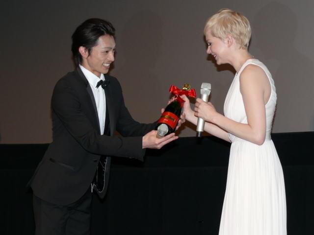 ミシェル・ウィリアムズ、初来日の感想は「サイコウ」