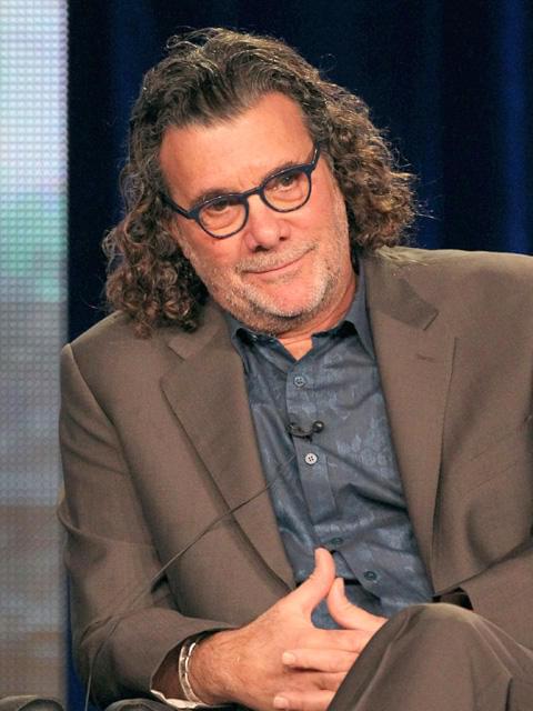 メガホンをとる予定だったジャック・ベンダー監督