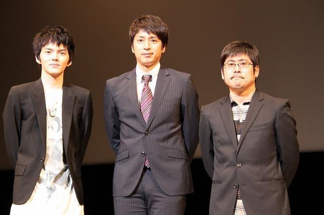 「莫逆家族」の舞台挨拶に立った（左から）林遣都、徳井義実、熊切和嘉監督