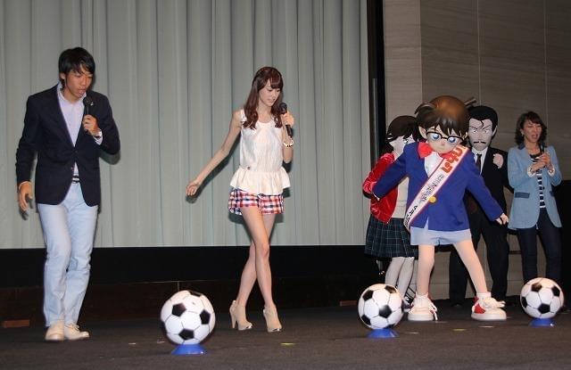 「コナン」新作で声優に挑戦 中村憲剛が桐谷美玲にフリーキック指南