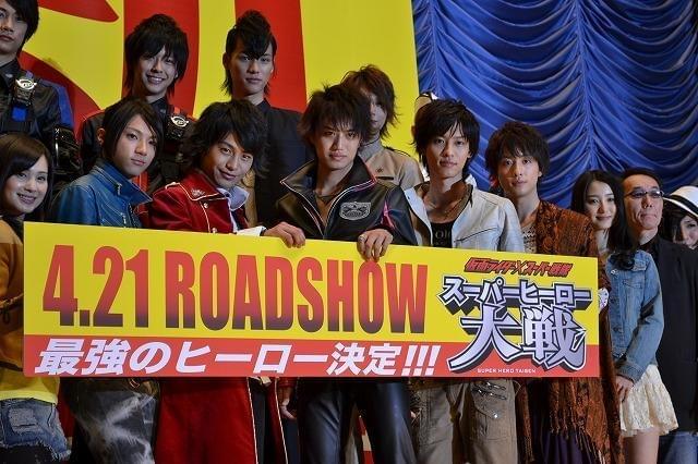 歴代スーパーヒーロー大結集で「スーツの量はギネス級」