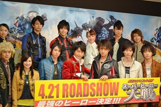 歴代スーパーヒーロー大結集で「スーツの量はギネス級」