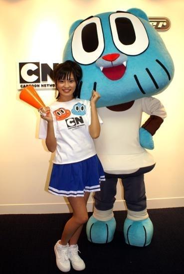 アニメ作品をチアガール風衣装で応援