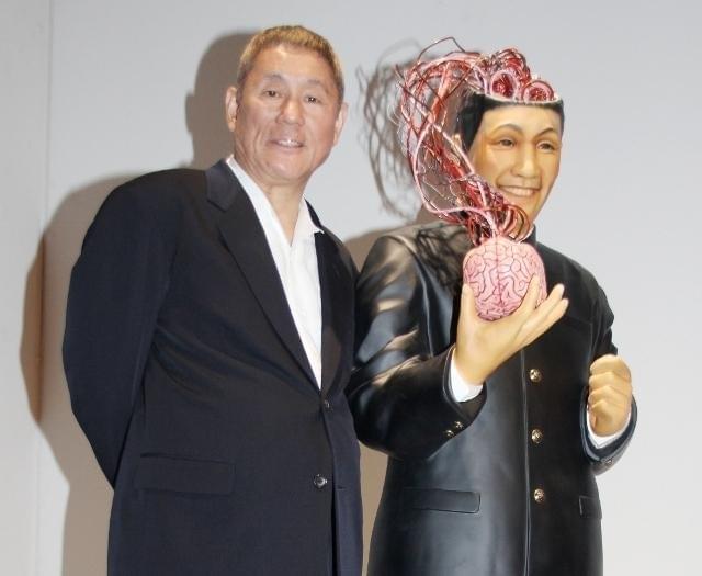 “BEAT TAKESHI KITANO”名義で会見した北野武