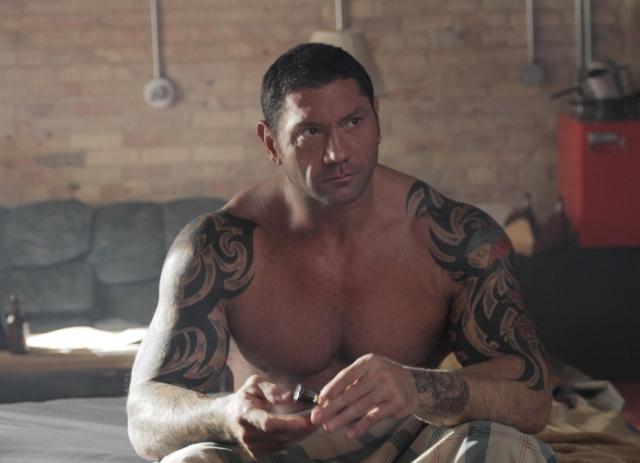 元WWE“野獣”バティスタ、初主演作テレビスポットで大暴れ