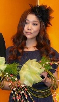 JUJU、MTVアンプラグド発祥の地立つ