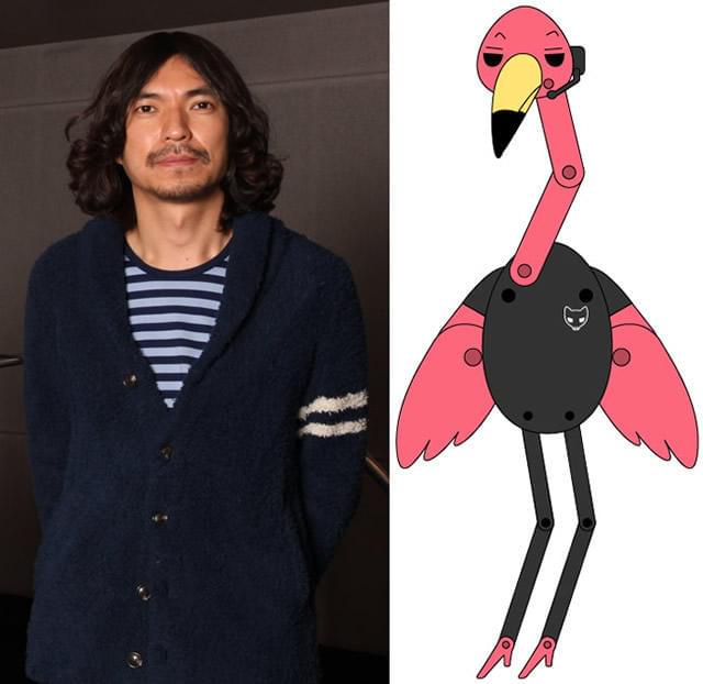 ふかわりょう（左）が演じたキャラクターのフラミンゴ（右）