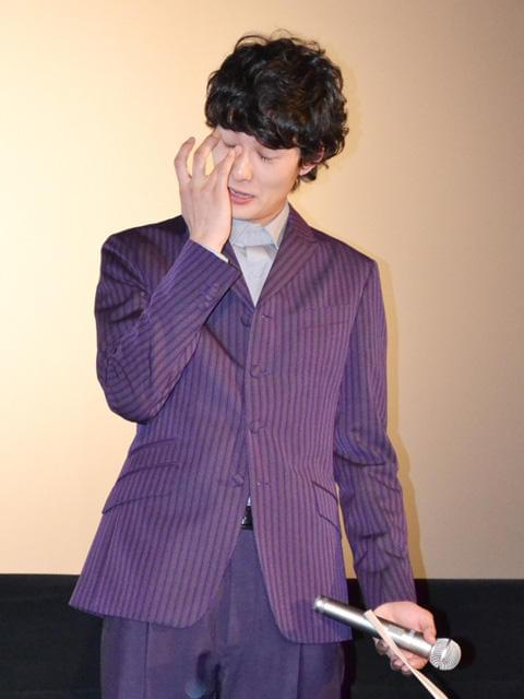 兄・小栗旬からの手紙に弟・岡田将生が男泣き「聞いてない！」