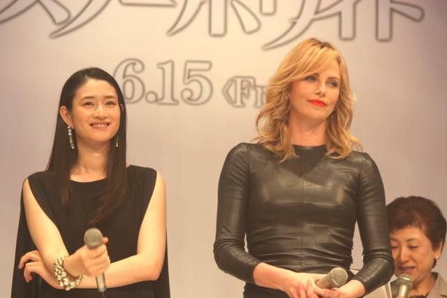 シャーリーズ・セロン＆小雪、美の競演 金環日食は興味なし!?