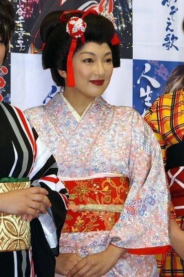 友近、彼氏と同棲まだ…揺れる乙女心 そっくり演歌歌手が明かす