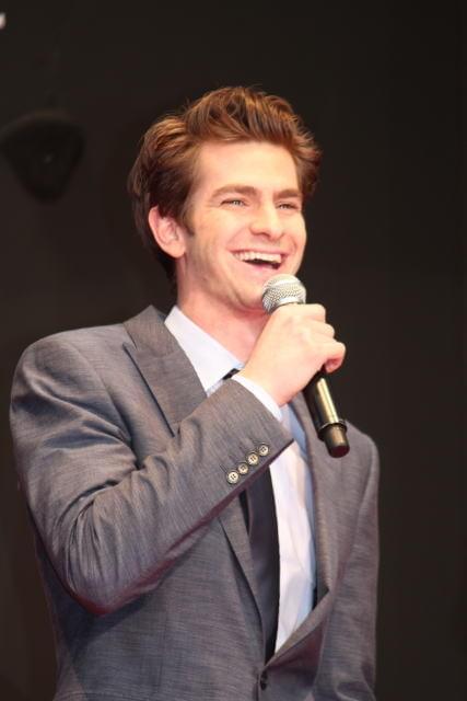 スパイダーマン、六本木ヒルズを“滑空” 新シリーズ第1弾が日本でワールドプレミア