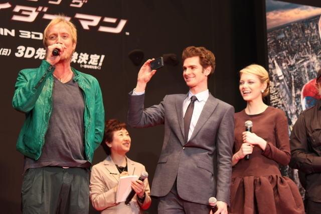 スパイダーマン、六本木ヒルズを“滑空” 新シリーズ第1弾が日本でワールドプレミア