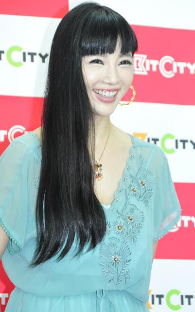 森下悠里「ふたりエッチ」のセクシーポリス衣装をお持ち帰り！