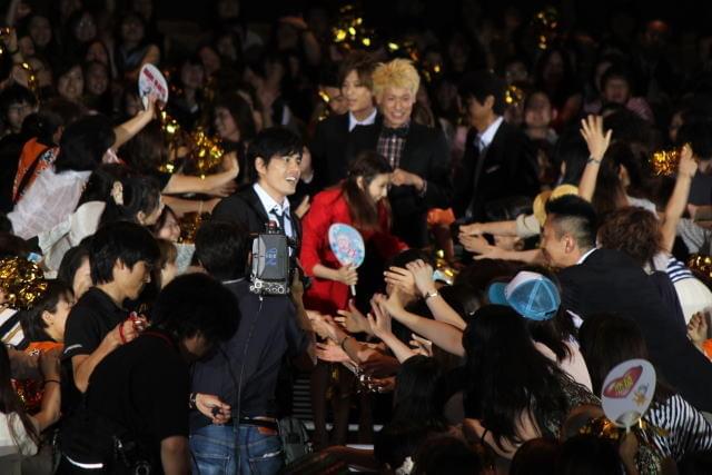 伊藤英明「海猿」ファン4000人を前に感無量、加藤あいは感涙！