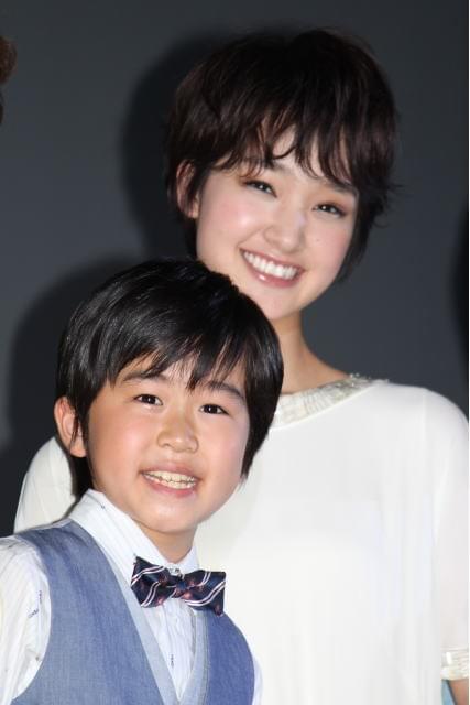 剛力彩芽、子役・鈴木福との年齢差に驚き！長編アニメで恋人役