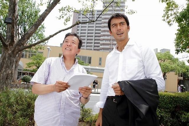 阿部寛主演「カラスの親指」公開日決定 ボブヘアの石原さとみにも注目！