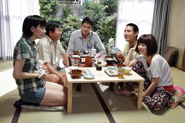 阿部寛主演「カラスの親指」公開日決定 ボブヘアの石原さとみにも注目！