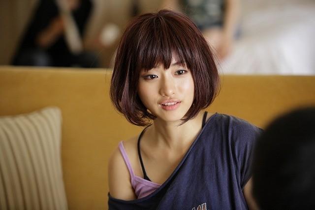 阿部寛主演「カラスの親指」公開日決定 ボブヘアの石原さとみにも注目！