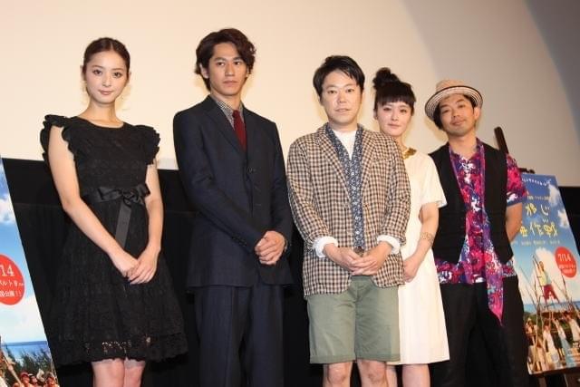 阿部サダヲ、舞台挨拶で「別に……」 佐々木希はウソ連発!?