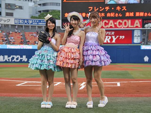 「フレンチ・キス」倉持明日香、2年ぶり始球式も後悔しきり