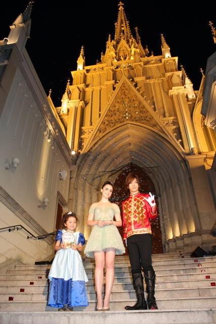 フィル・コリンズの娘リリー・コリンズが、主演作ひっさげ初来日