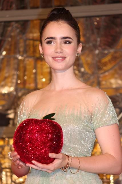 フィル・コリンズの娘リリー・コリンズが、主演作ひっさげ初来日