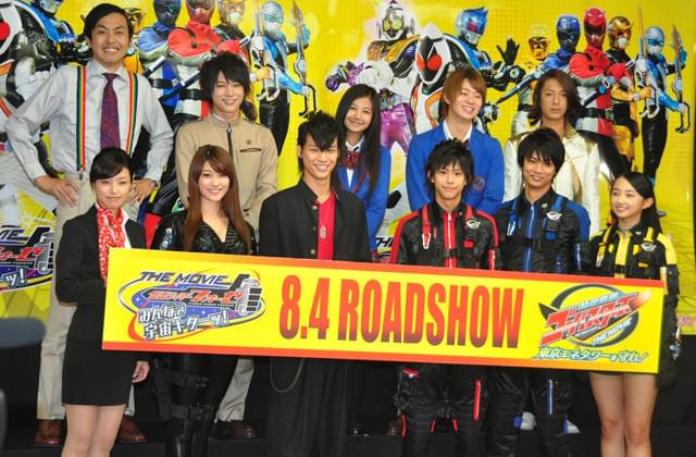 人気特撮シリーズが2本立てで劇場公開