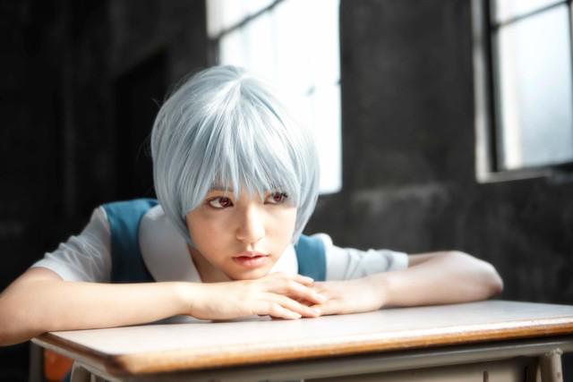 川島海荷が綾波レイになりきり エヴァ×美少女展の写真初公開