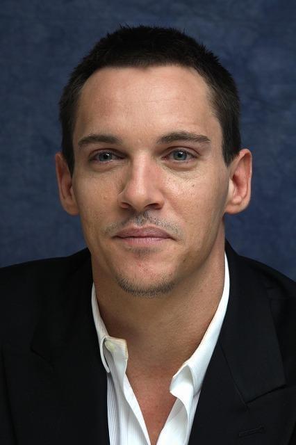 ジョナサン・リース＝マイヤーズ主演のドラマ「ドラキュラ」制作へ