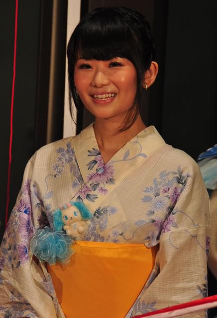 芦田愛菜、ちびっ子ファンと一緒に激しくダンス！