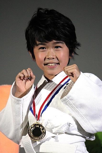 金メダルにご満悦の鈴木福くん